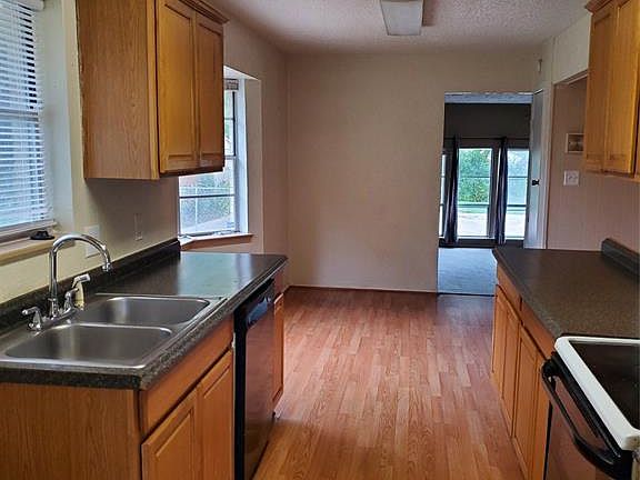 4th image of 411 Dalton Dr