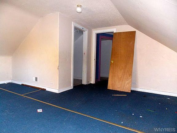4th image of 87 Phyllis Ave
