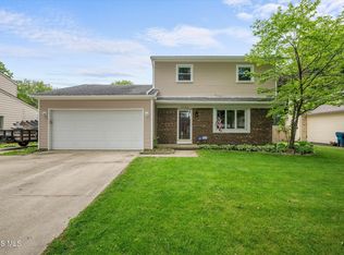 5702 Westview Dr, Sylvania, OH 43560