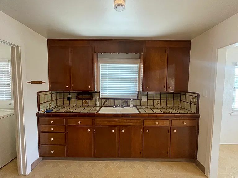 14157 Euclid Ave — Photo 11