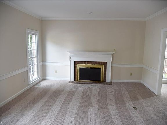 5th image of 5 Stafford Oaks Dr