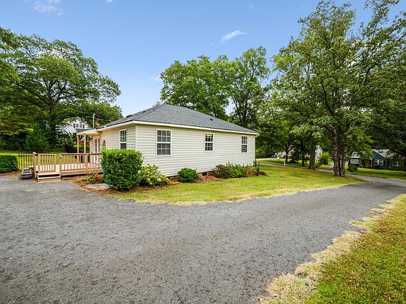 5th image of 322 Ferrell Ave