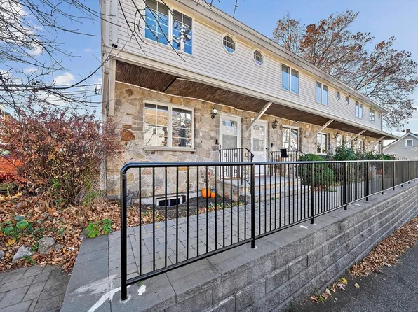 40 Webster St #40, Hyde Park, MA 02136