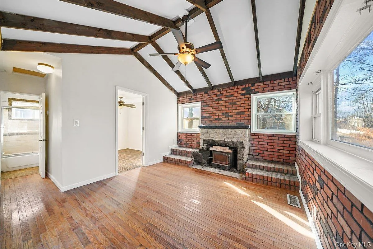 2 bed, 1.0 bath, 768 sqft, $2,000 — Photo 1