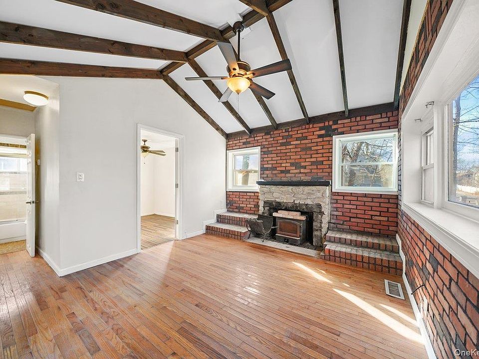 1st image of 37 Orchard Trl