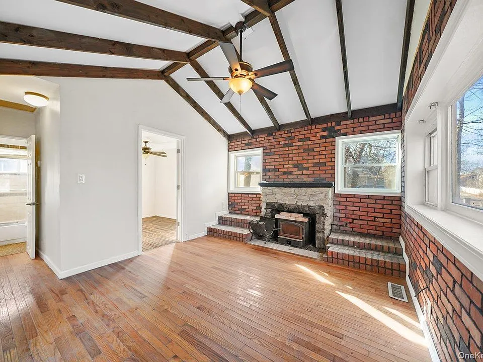 37 Orchard Trl