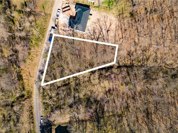 4 Hartlepool Dr, Bella Vista, AR 72715