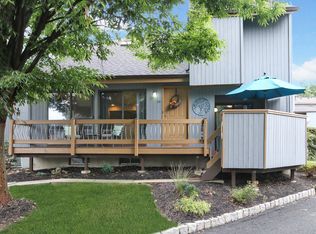 34 Chestnut Ct, Basking Ridge, NJ 07920