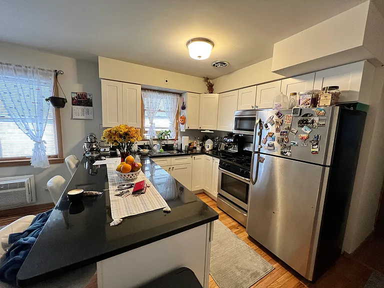 4420 N Winchester Ave #1W — Photo 5