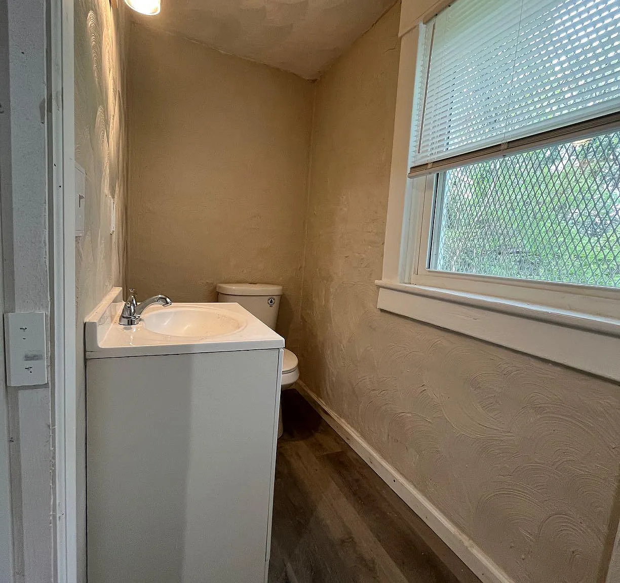 3 bed, 2.0 bath, 2418 sqft, $1,625 — Photo 4