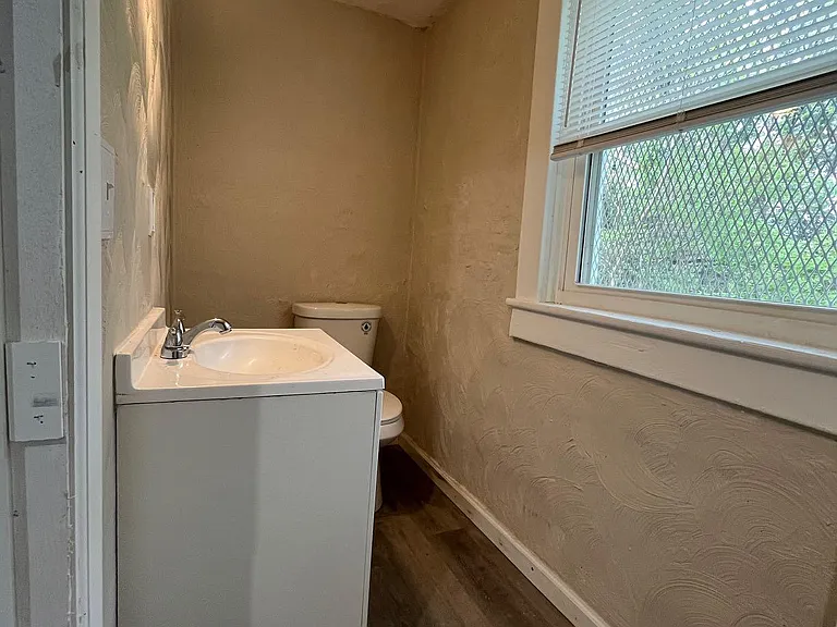 2402 Clifton St NW — Photo 4