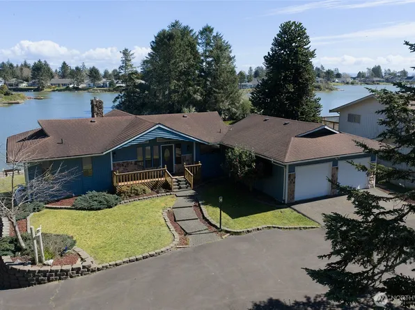 442 Mud Hen Loop SE, Ocean Shores, WA 98569