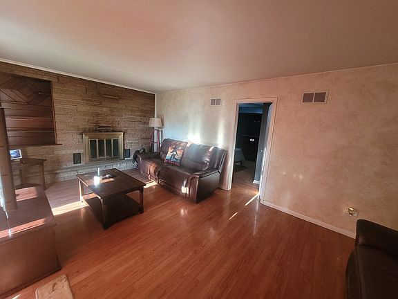 5th image of 7435 Banks St