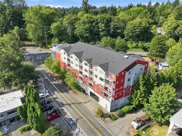 19500 Ballinger Wy NE #204, Shoreline, WA 98155