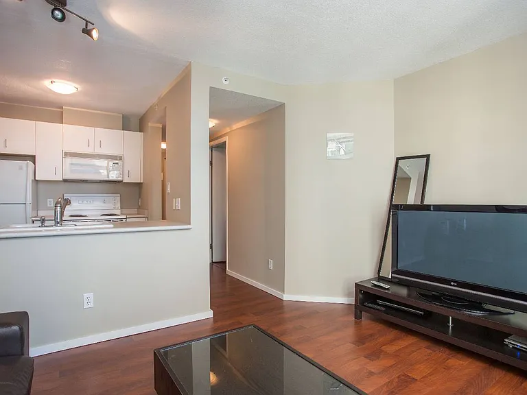 438 Seymour St #806 — Photo 9