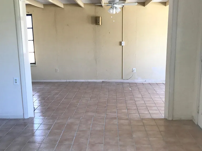 146 Laurie Dr — Photo 4
