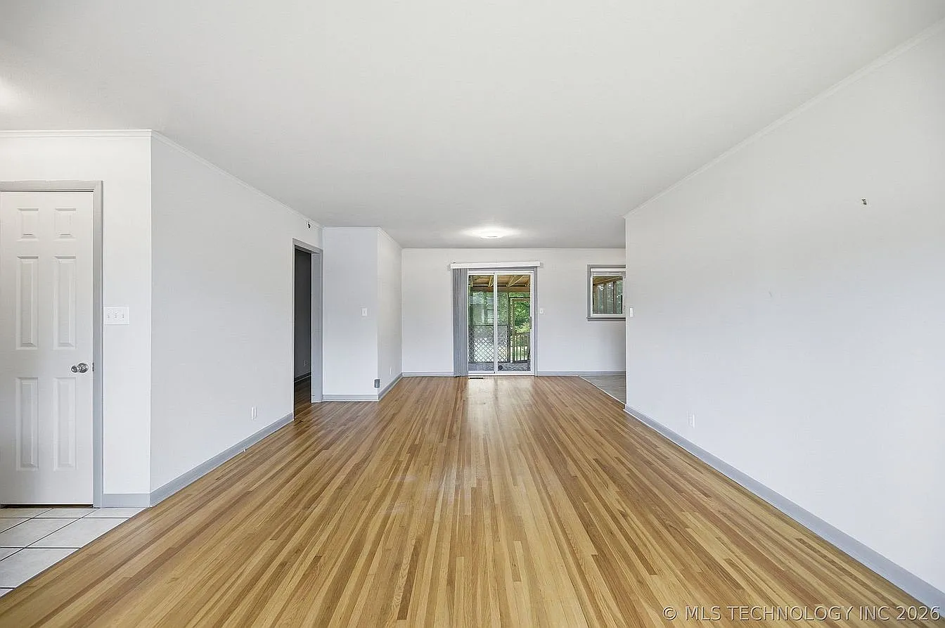 3 bed, 1.5 bath, 1264 sqft, $1,700 — Photo 2