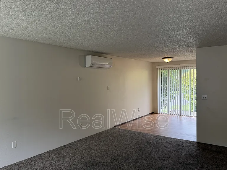 1223 NW Highland Ave #B — Photo 5