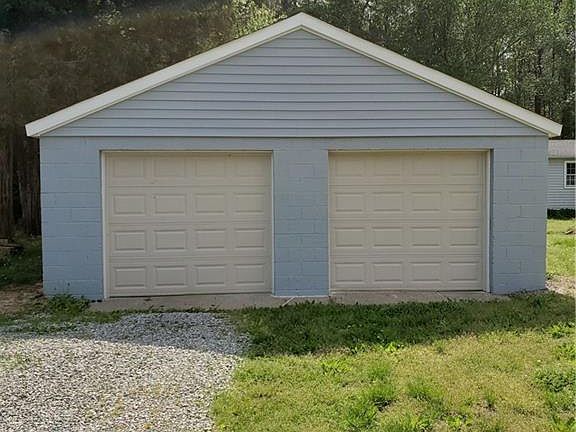 2nd image of 2242 Jamestown Dr