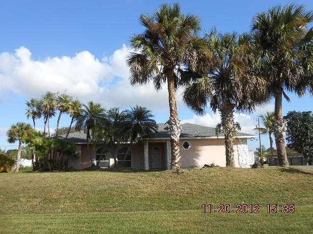 Home For Sale In Port saint lucie