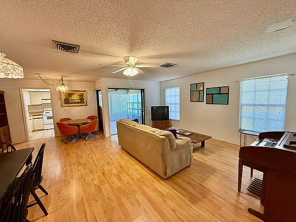 4th image of 3112 Vivienda Blvd
