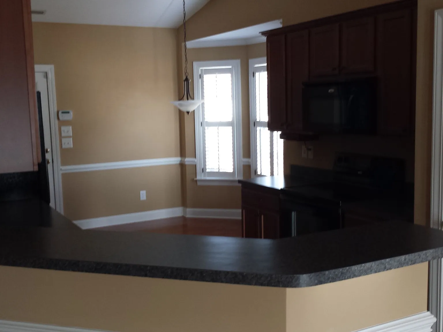 3 bed, 1689 sqft, $1,850 — Photo 2