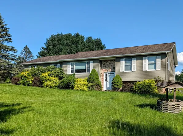 271 Bavarian Hill Rd, Beach Lake, PA 18405