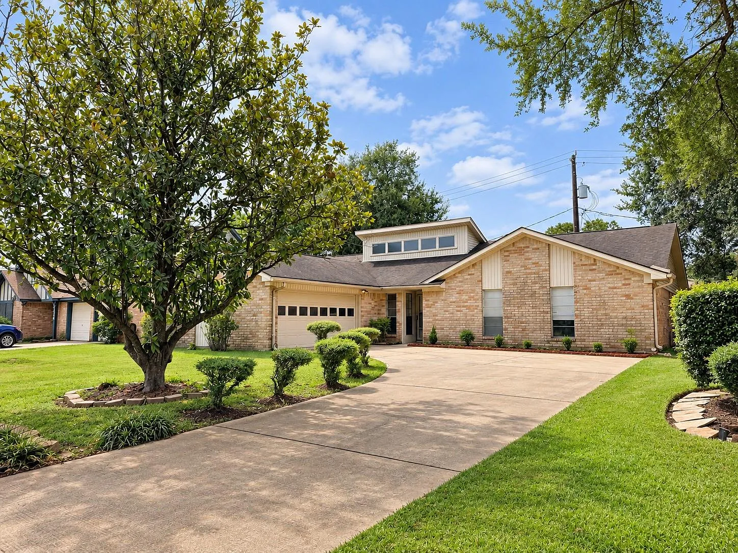 3 bed, 2.0 bath, 1993 sqft, $2,000 — Photo 2