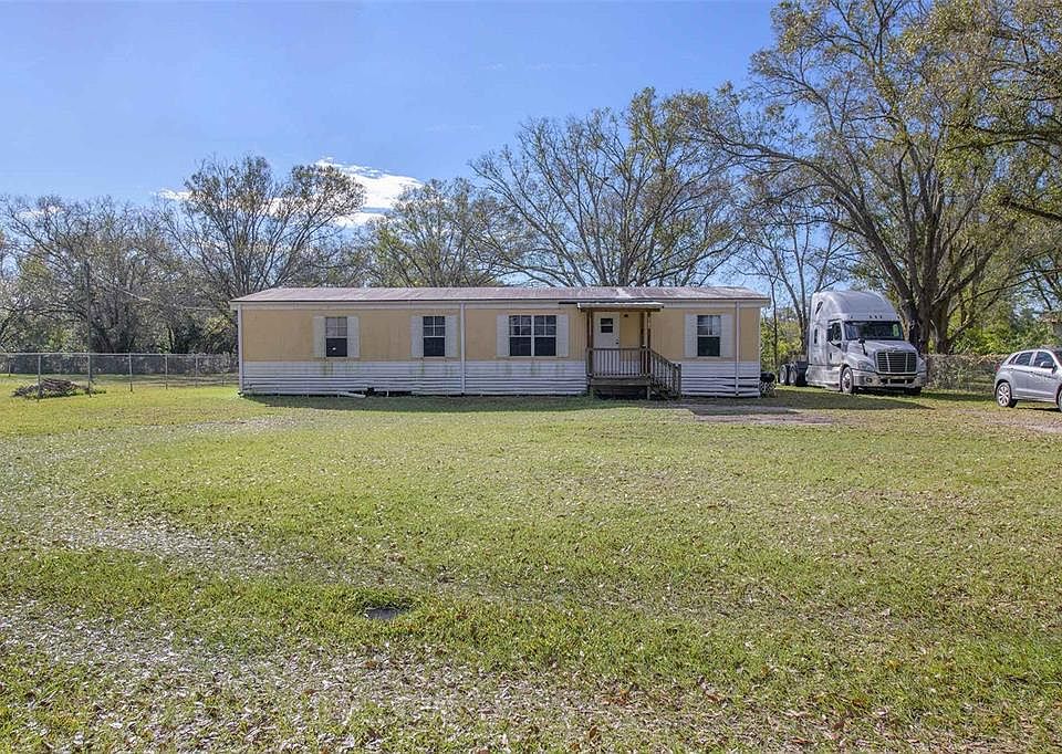 1st image of 8012 N Meadowview Cir