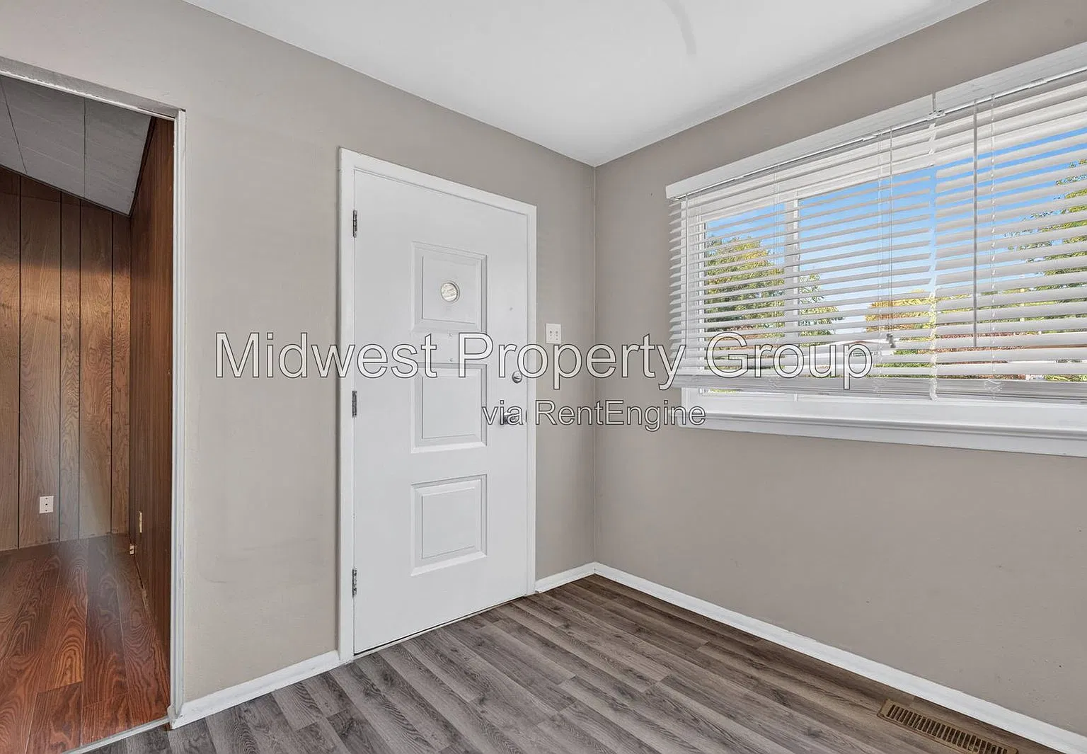 3 bed, 2.0 bath, 1407 sqft, $1,595 — Photo 2