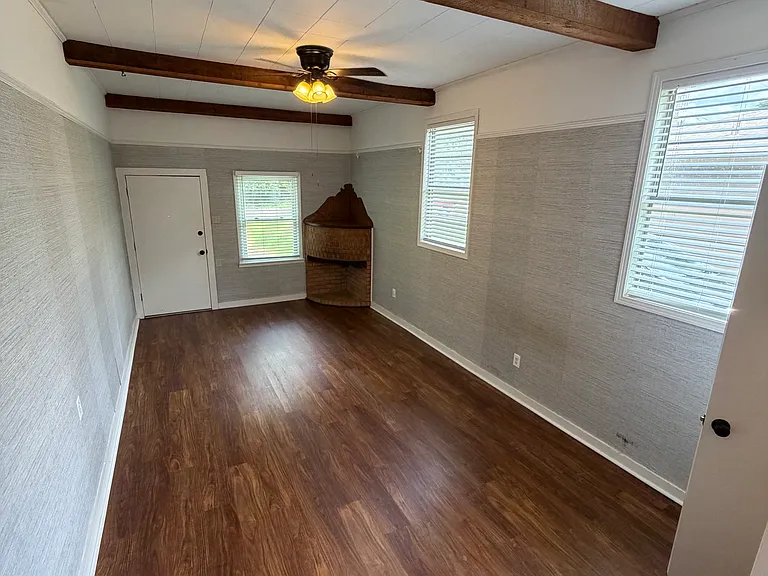 3406 Larkspur Ln — Photo 11