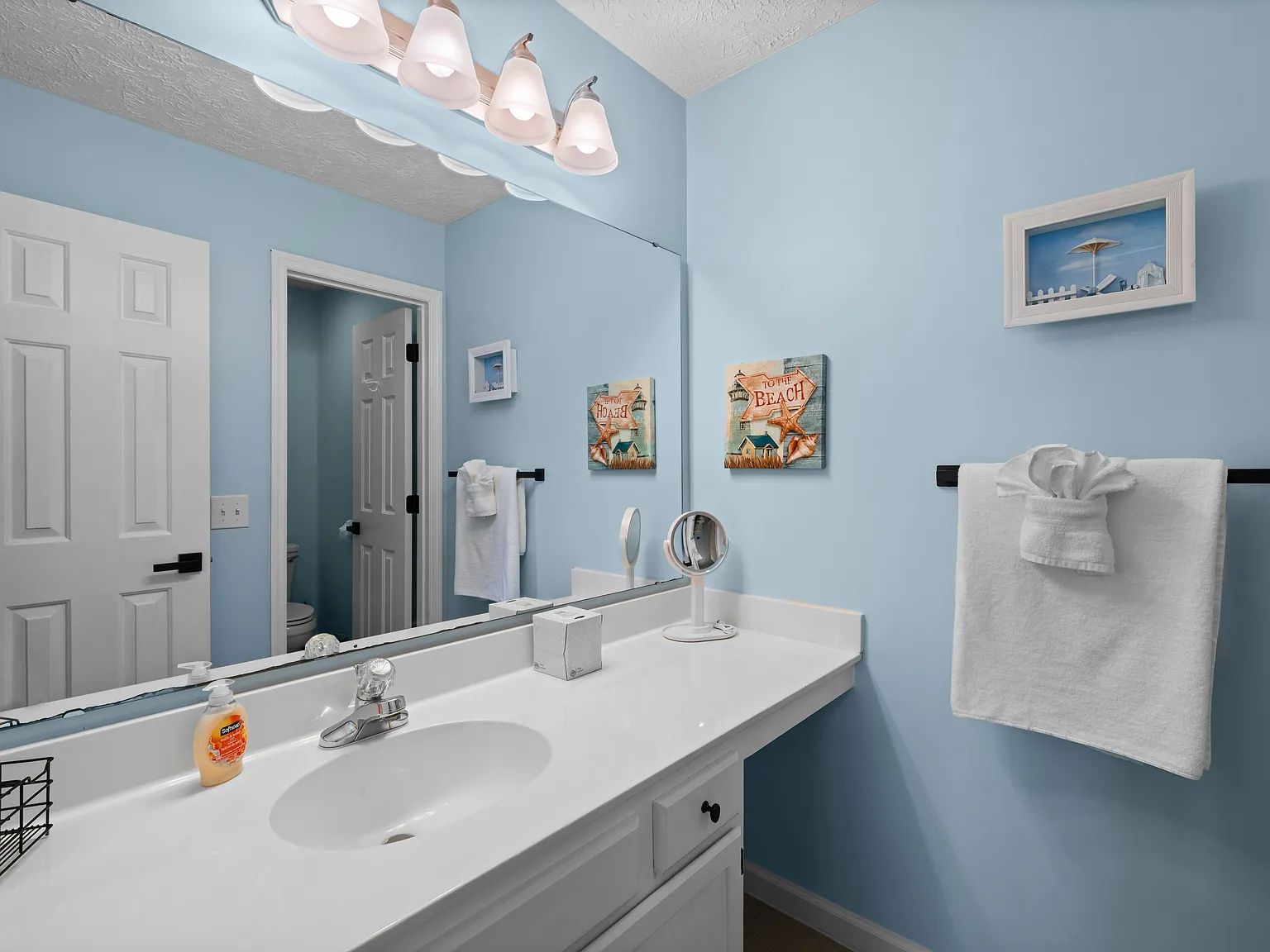 557 White River Dr — Photo 2