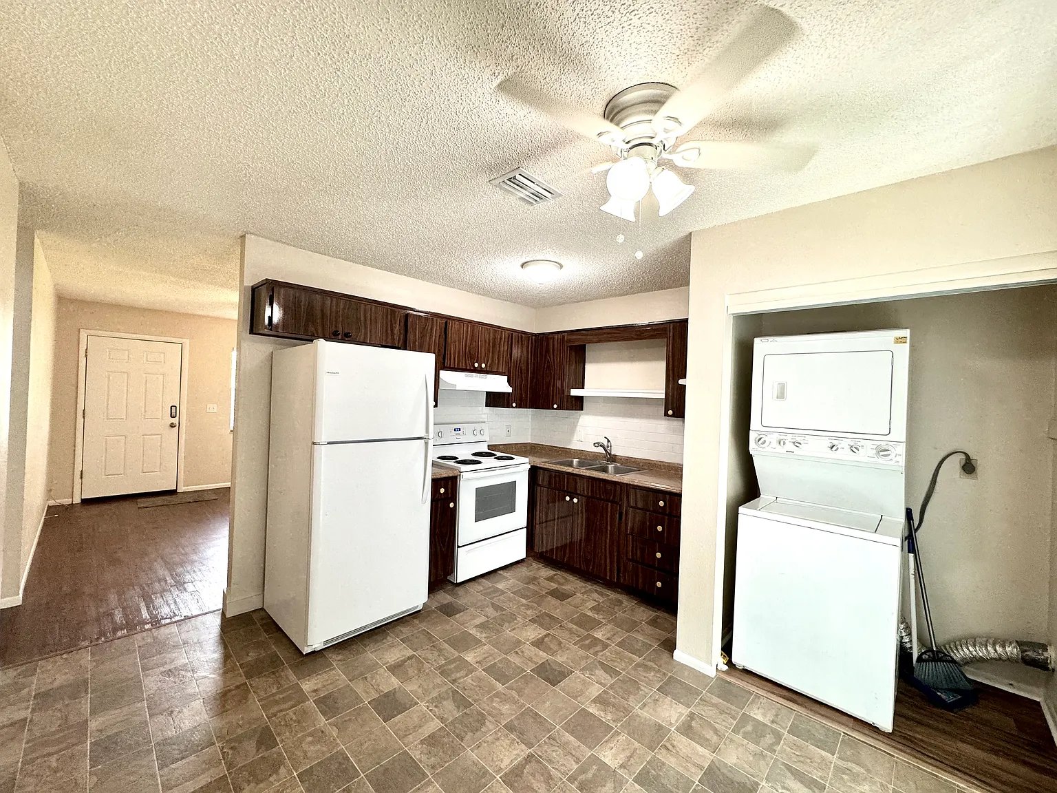 2 bed, 850 sqft, $1,495 — Photo 4