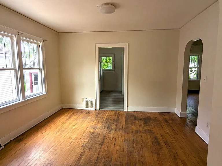 1042 Ada Ave — Photo 3