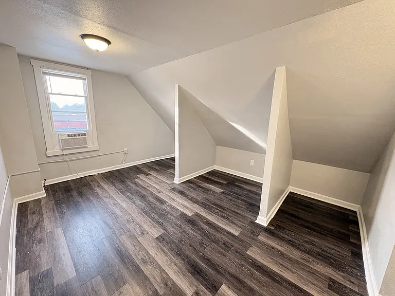 109 S 13th St — Photo 12