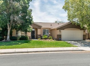 1041 W Willow Dr, Hanford, CA 93230