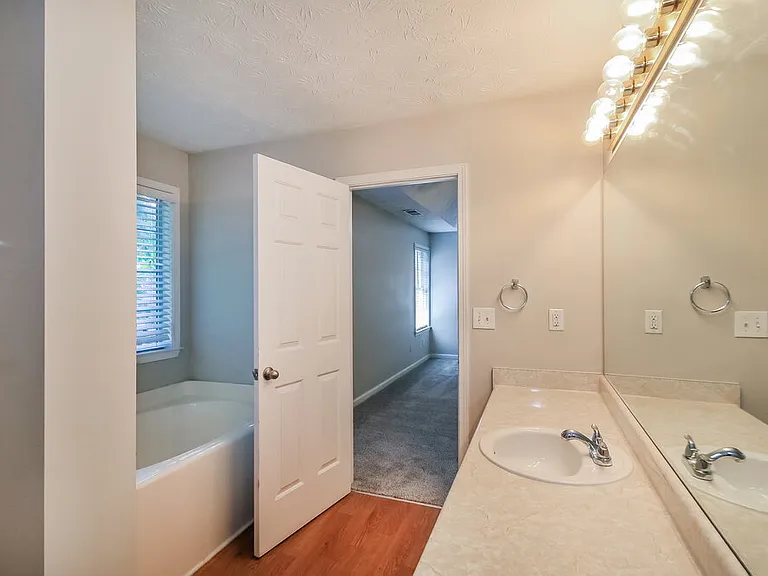 1905 Elm Park Dr — Photo 14