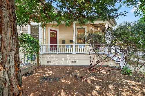 531 E Washington St Photo 1