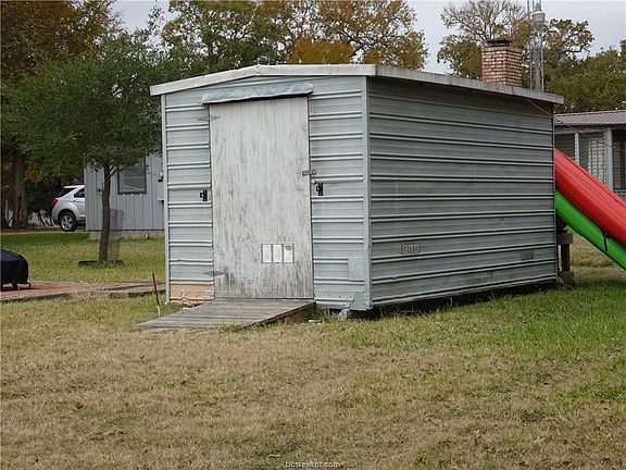 3rd image of 201 Birch Hill Ln