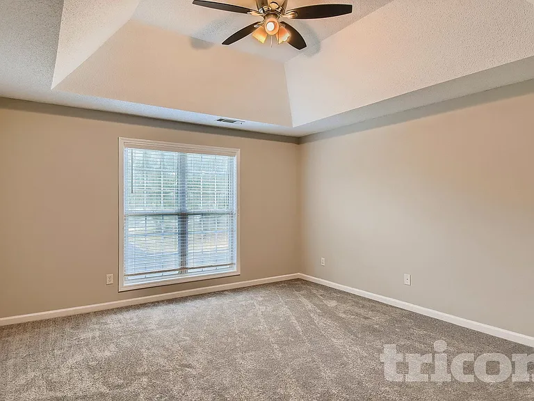 1309 Vine Cir — Photo 15
