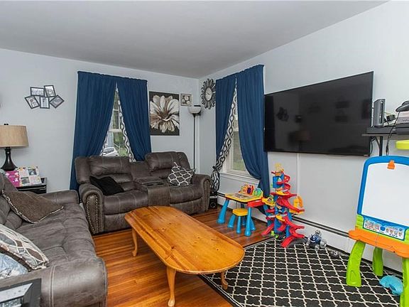 5th image of 1 Woodland Ct