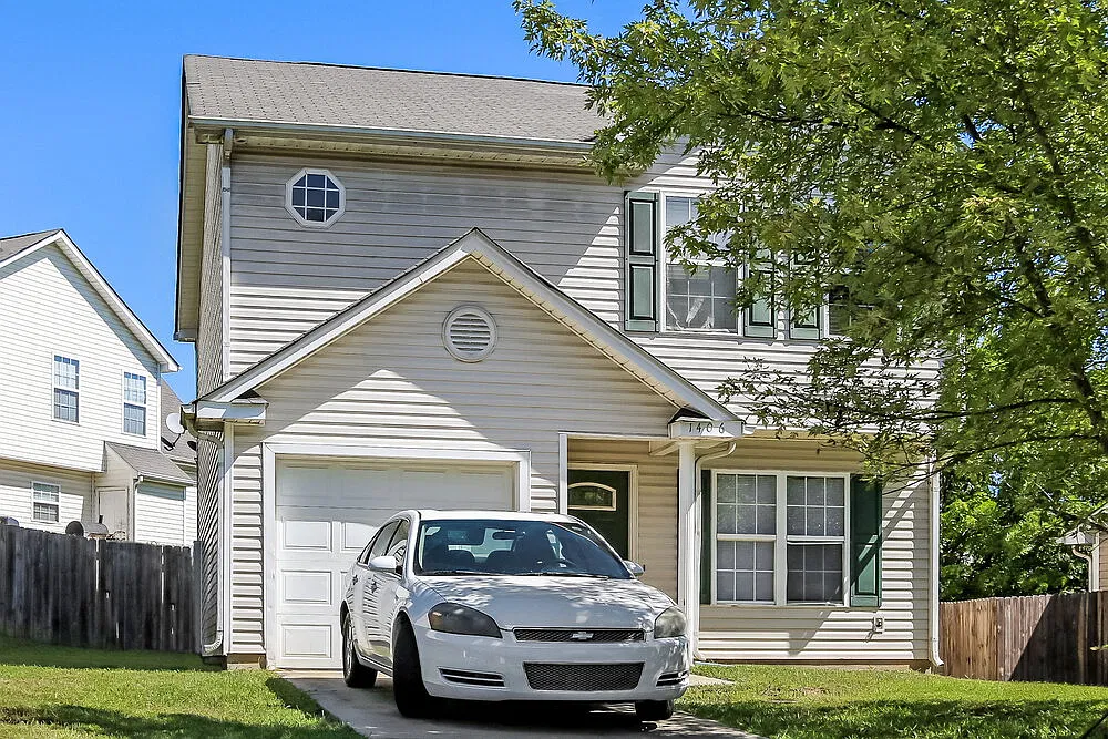 3 bed, 3.5 bath, 1436 sqft, $1,820 — Photo 1