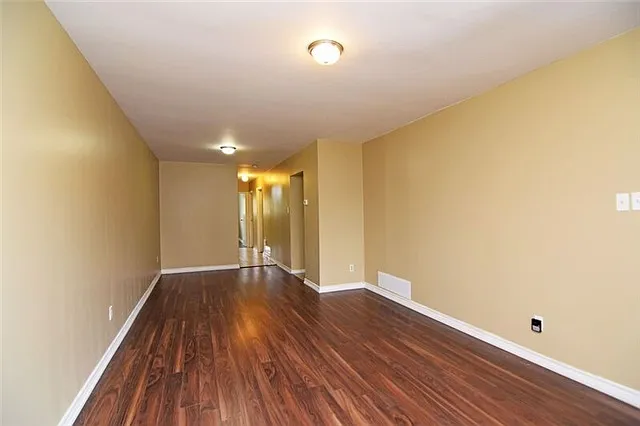 32 Whiteleas Avenue Toronto — Photo 3