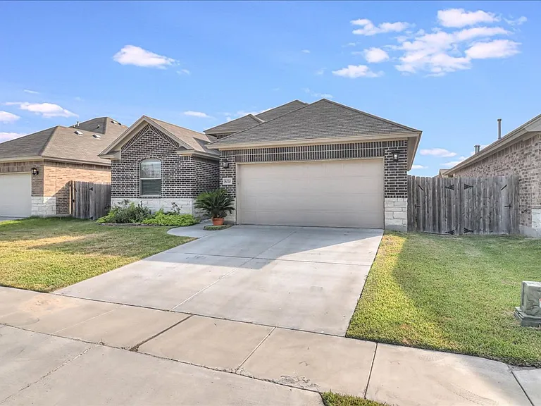 8010 Calma St — Photo 3
