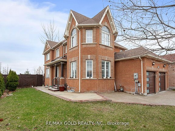 3rd image of 1090 Trudeau Dr