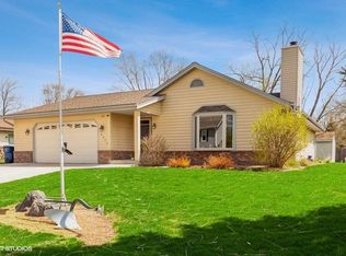 10640 S Richard Rd, Oak Creek, WI 53154