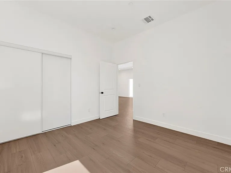 22538 Roscoe Blvd — Photo 15