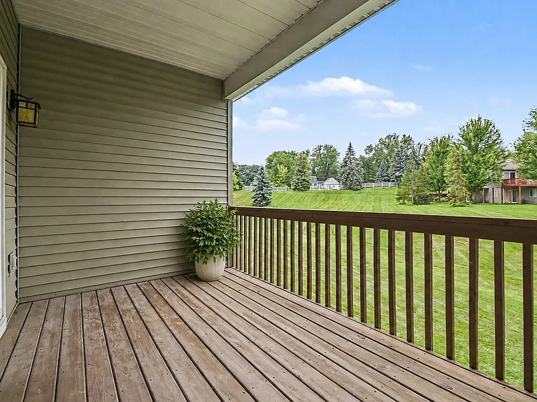 660 Braeside Dr SE — Photo 16