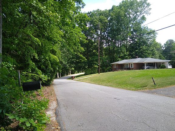 5th image of 414 Dogwood Dr