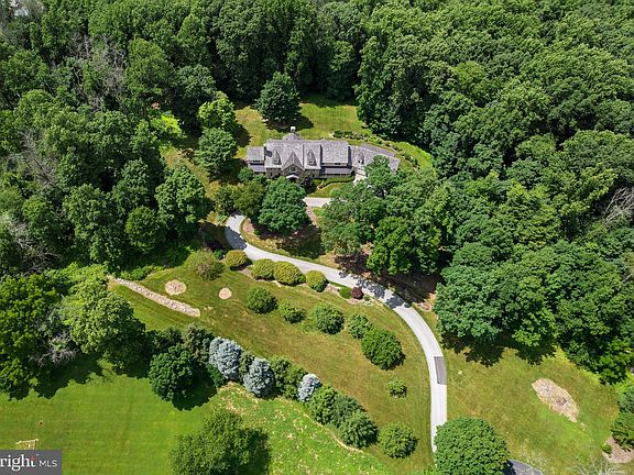 3rd image of 6 Douglass Ln